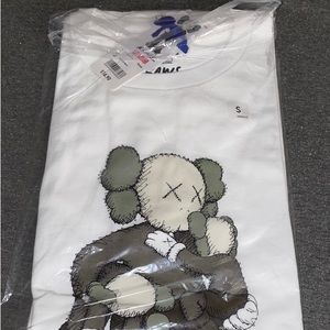 *NWT* Kaws X Uniqlo Collaboration T- Shirt (Clean Slate)